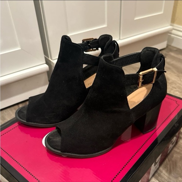 Fashion nova booties - Picture 3 of 8